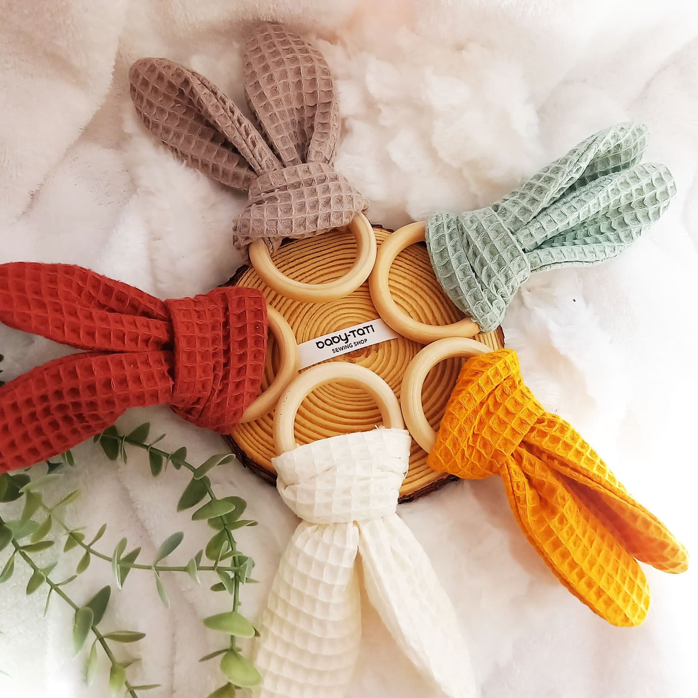 Juguete mordedor de anillo arrugado personalizado para bebé, juguete mordedor de orejas de conejo para bebés de 6 meses, juguetes Montessori para bebé, sonajero Montessori, juguete arrugado