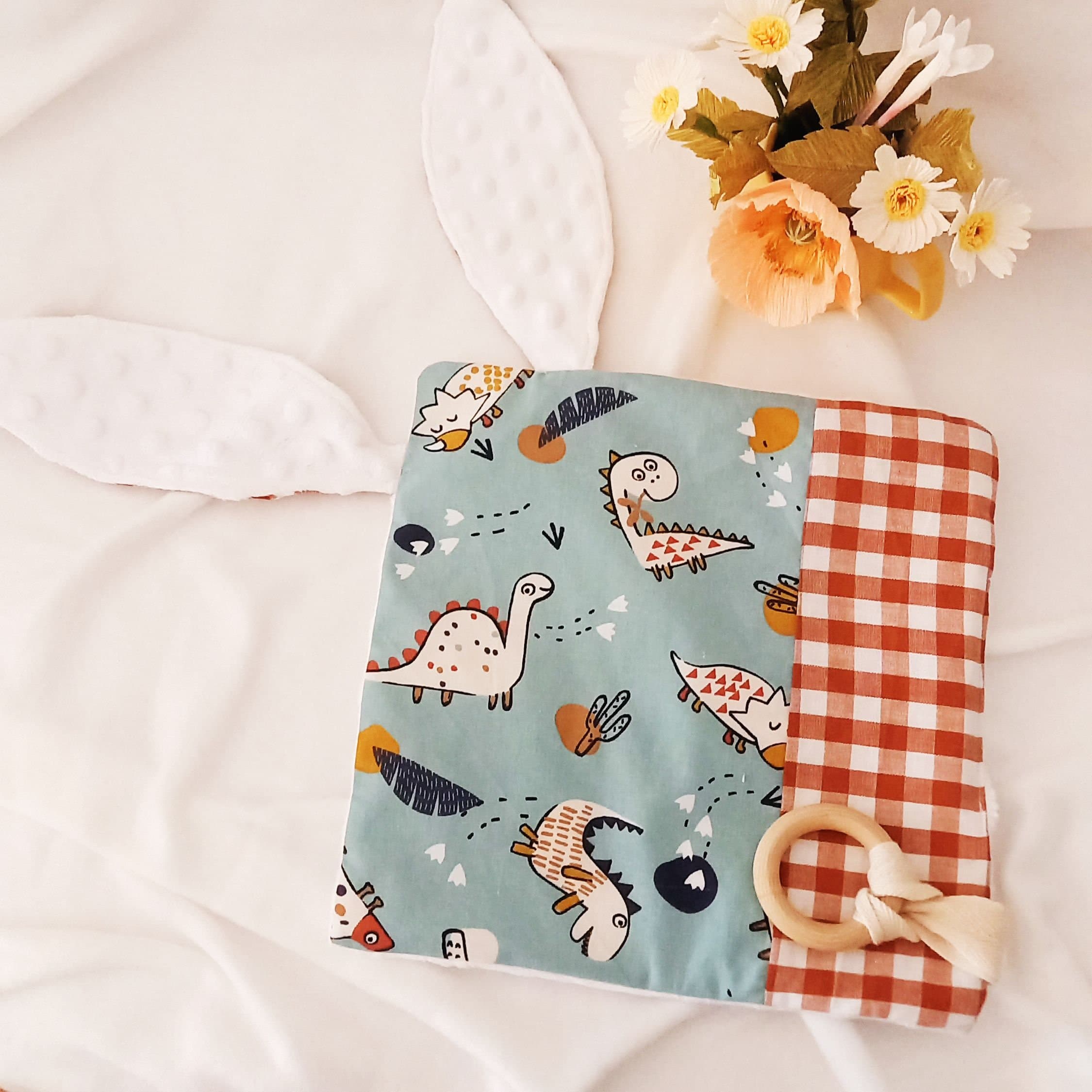 Doudou de conejito personalizado para bebés, juguete de papel arrugado de manta de dinosaurio, manta mordedor de bebé con orejas de conejito, cesta de regalo para recién nacidos para habilidades motoras finas