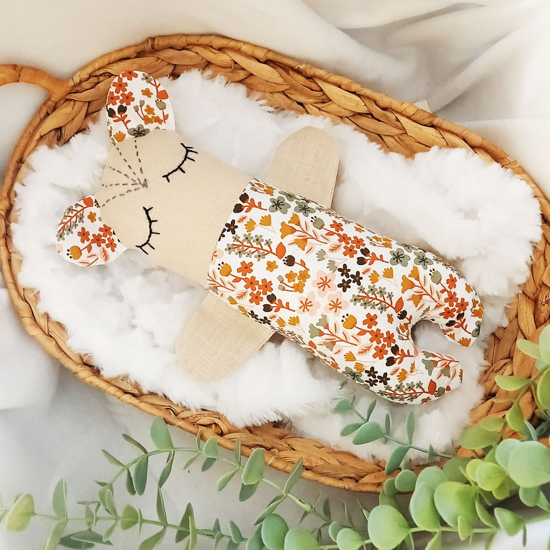 Muñeca compañera de sueño hecha a mano para bebé, muñeca de tela suave de reliquia, juguete de abrazo para recién nacido, regalo de bautismo floral, adorable recuerdo para niña