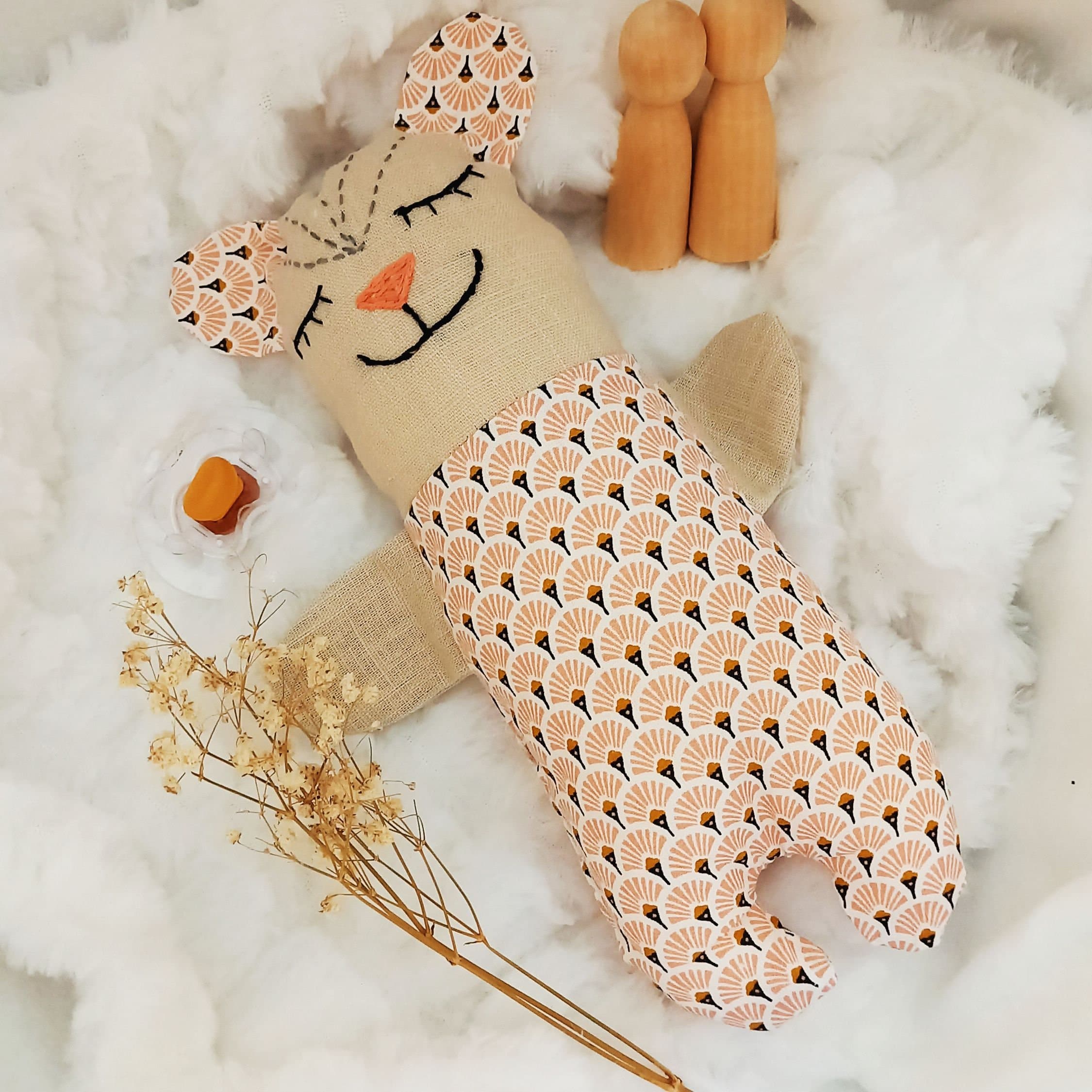 Muñeca de peluche de recuerdo, adorable muñeca sonajero, muñeca compañera de sueño, dulce bebé, muñeca de tela suave, primera muñeca para regalo de nieta