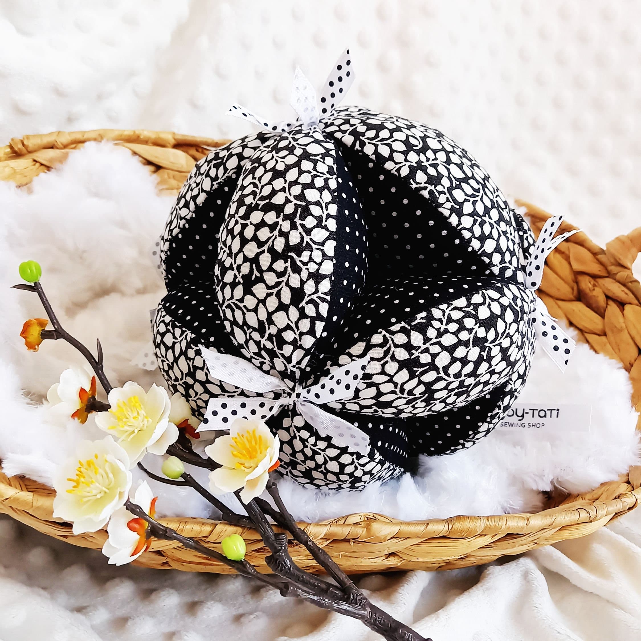 Pelota de rompecabezas sonajero Montessori para bebé, juguete de motricidad fina para regalo de recién nacido, juguete de bebé monocromático hecho a mano, baby shower en blanco y negro