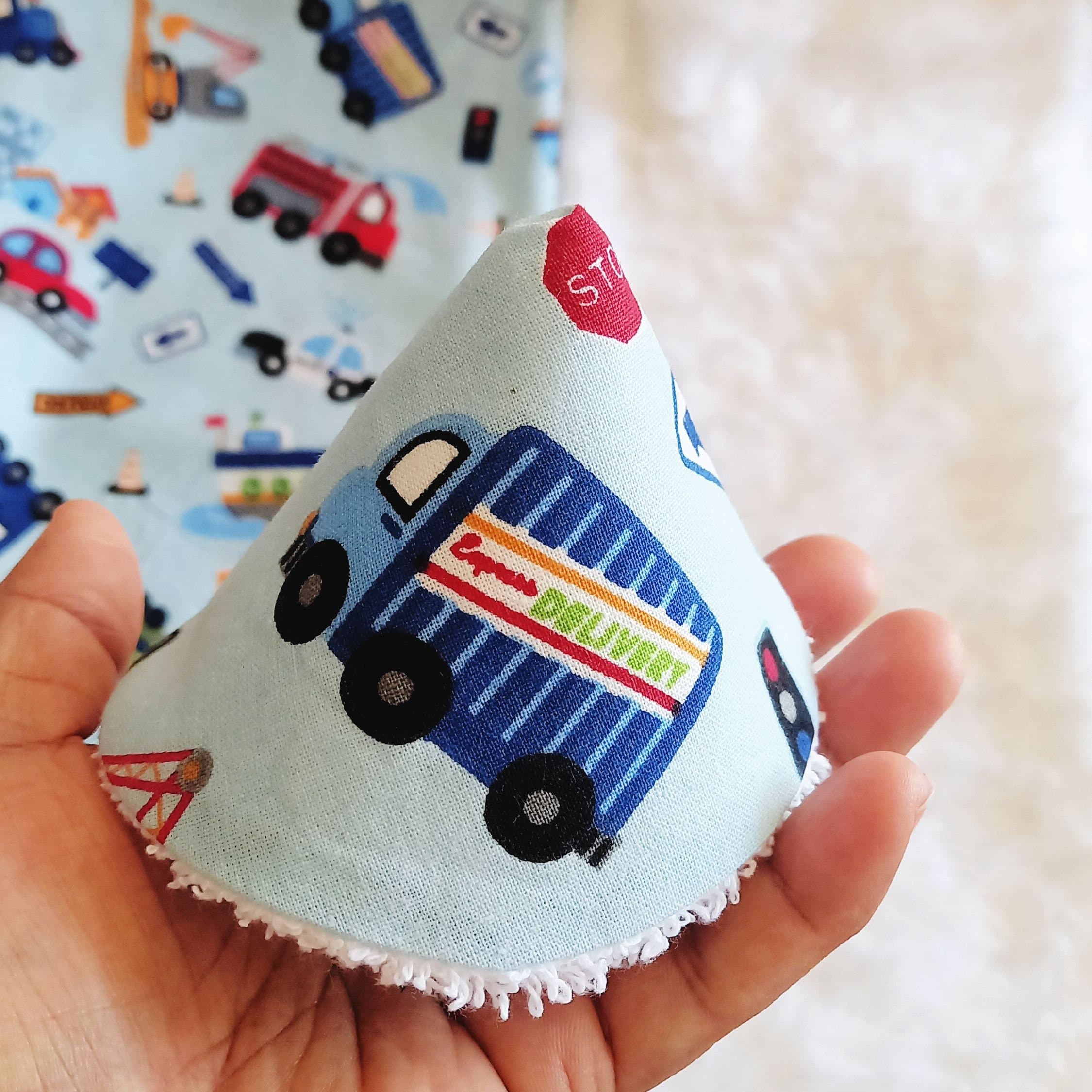 Tipis para pipí para cambiador de bebé niño, para parar el pipí para regalo de recién nacido, regalo de baby shower con temática de coches, es un niño, pañal de tela personalizado