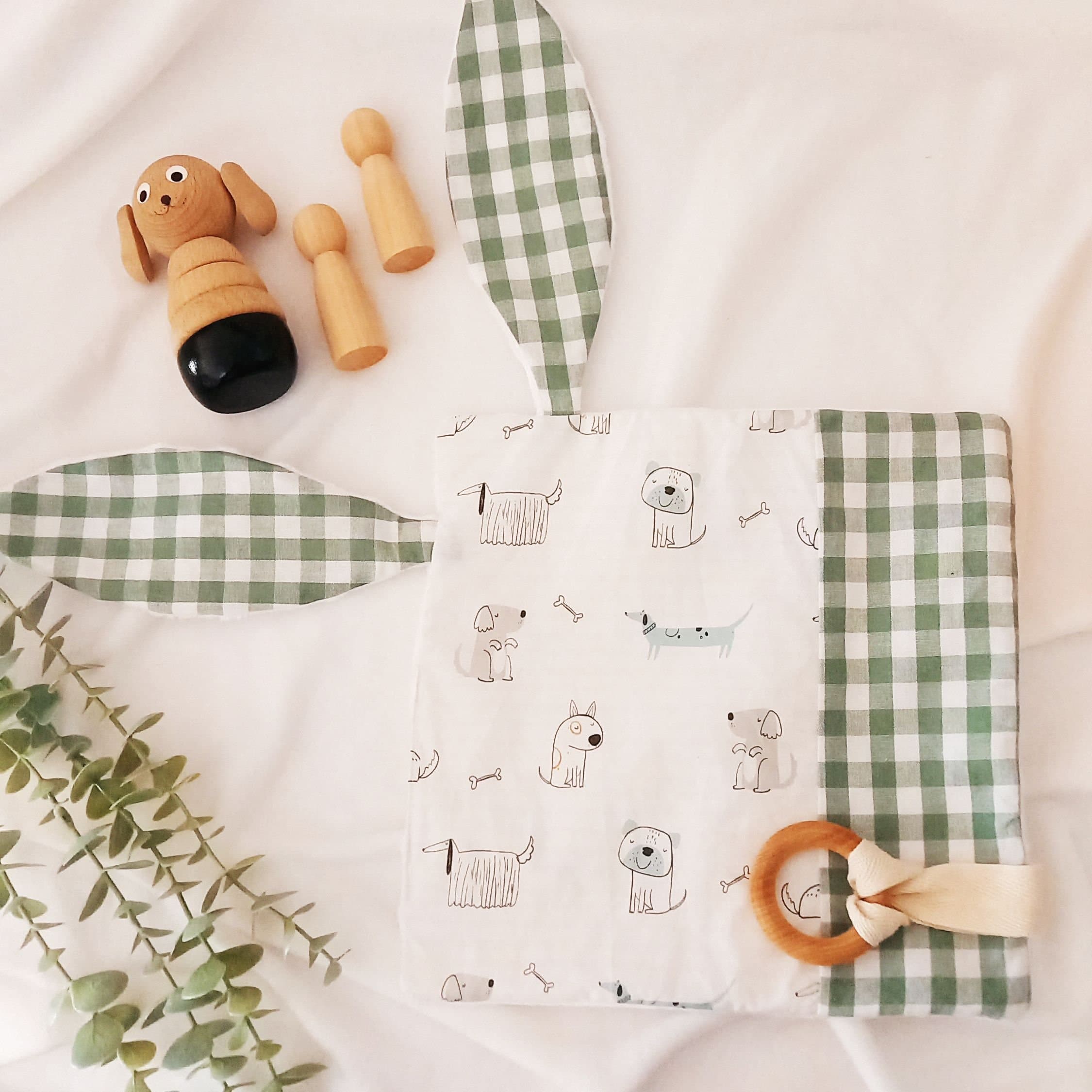 Doudou de conejito personalizado para bebé, juguete Montessori para bebé para habilidades motoras finas, juguete suave para dormir para viajar, papel sonoro, cesta de regalo para recién nacido