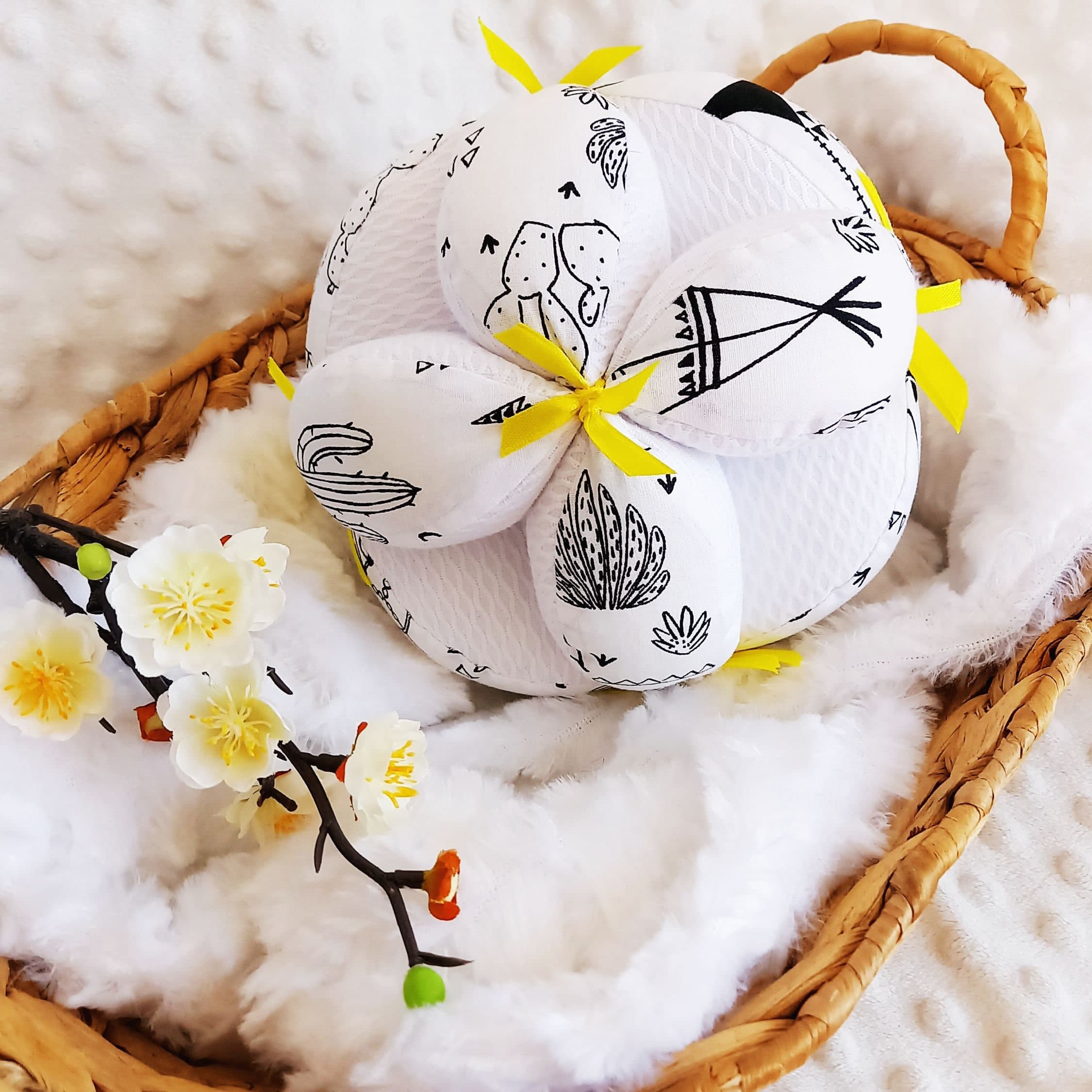 Pelota puzle Montessori de juguete sensorial, pelota de agarre única para bebés, juguete sonajero de bebé hecho a mano, regalo monocromo para baby shower para recién nacido